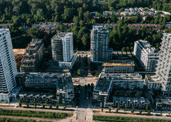 
                                	        River District - 1 Town Centre
                                    